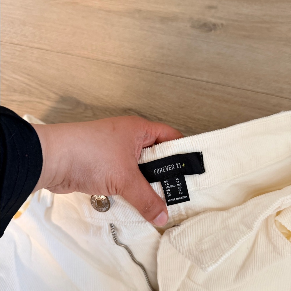 Cream High-Waist Embroidered Jeans - Picture 5 of 6